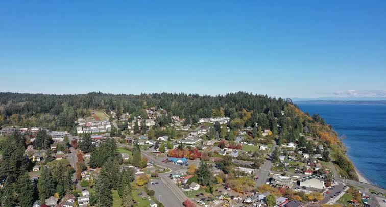 Aerial view of Kingston homes near the Puget Sound shoreline, where Mayster delivers HVAC services in Kingston WA to nearby families